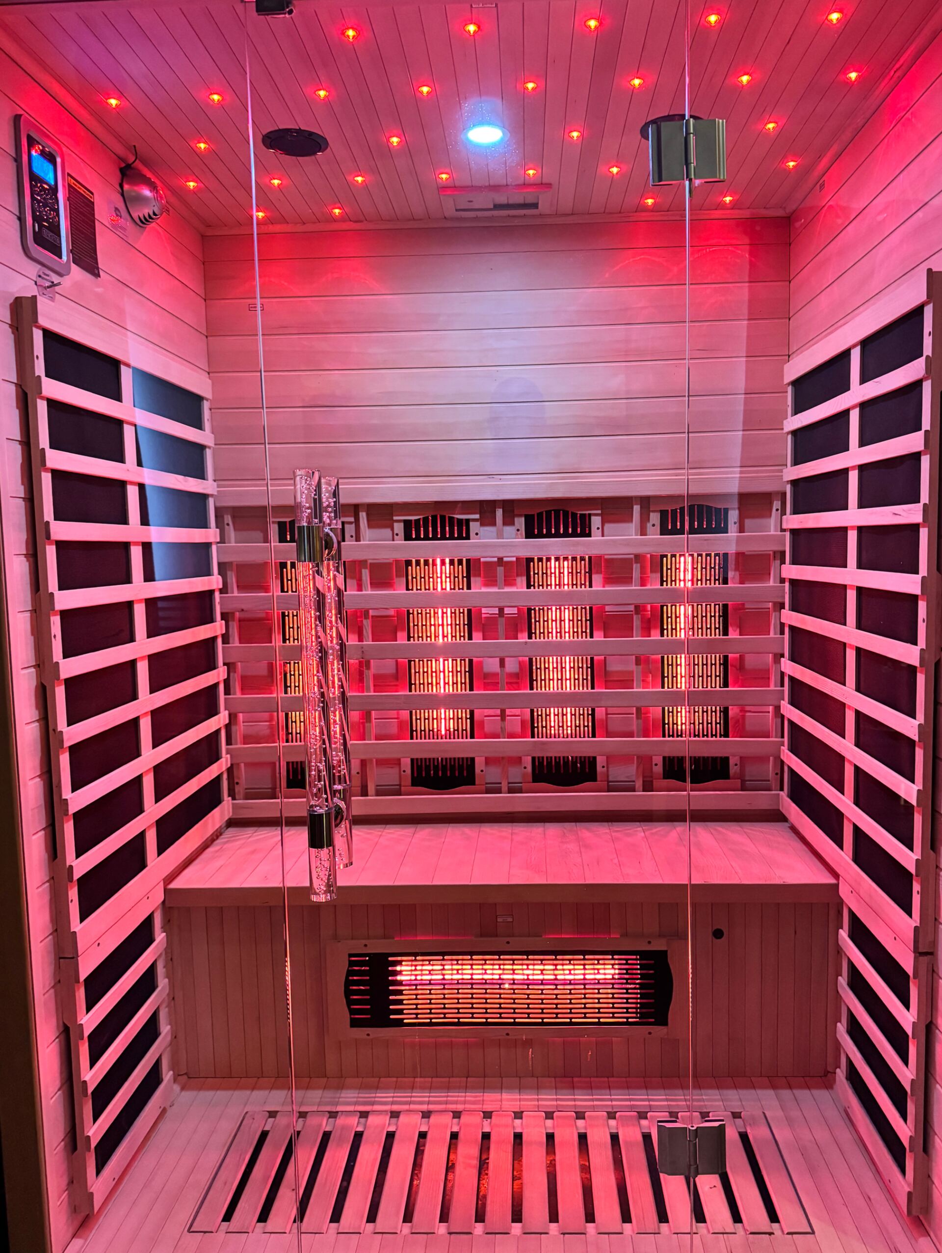 Infračervená sauna v ZEN SPA — chromoterapia, červené ambientné svetlo