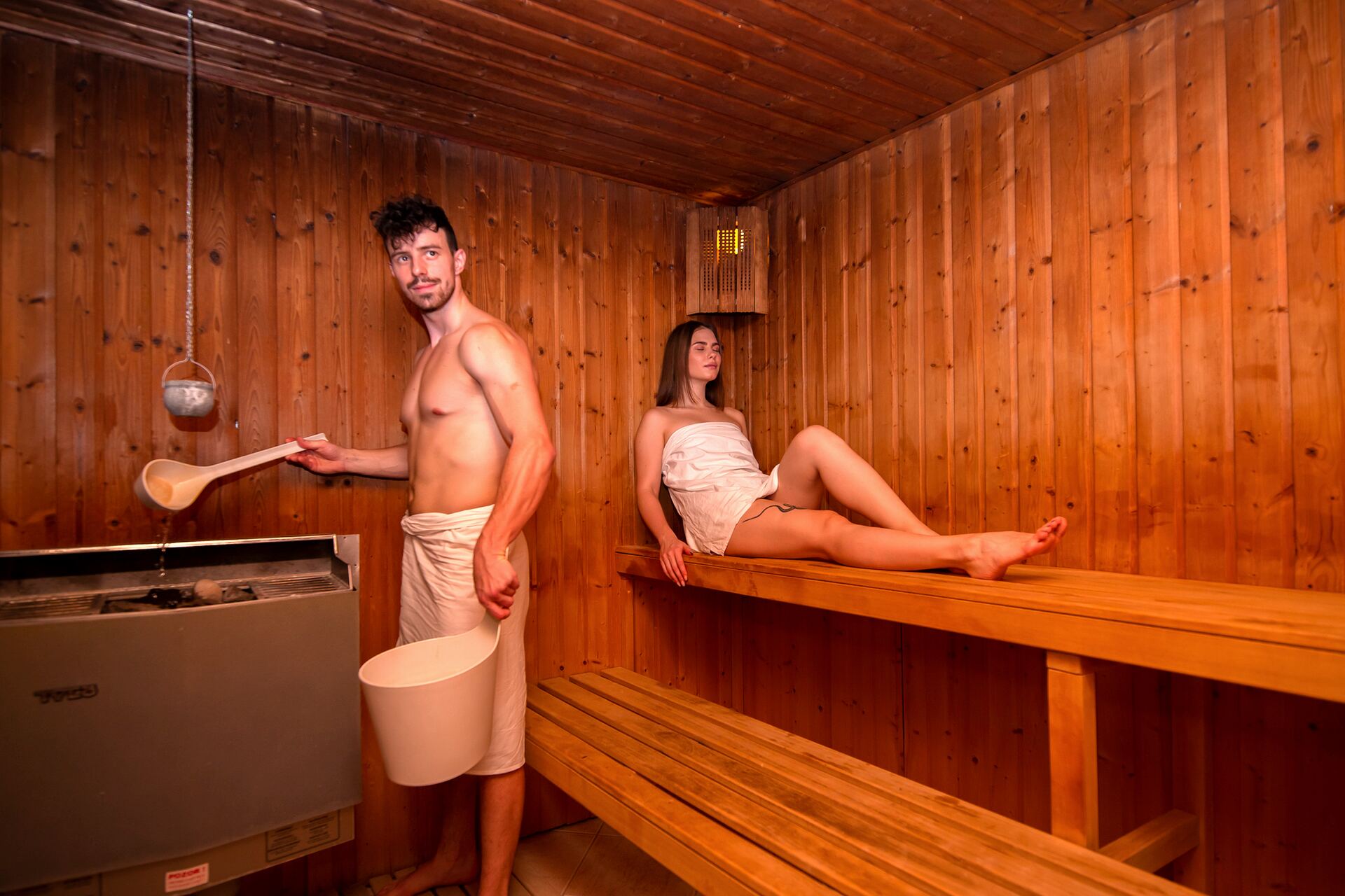 Interiér fínskej sauny v ZEN SPA — drevený obklad, prestížna pec Tylö